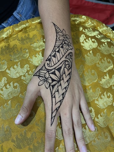 Gallery photo 5 of Desert Flower Henna