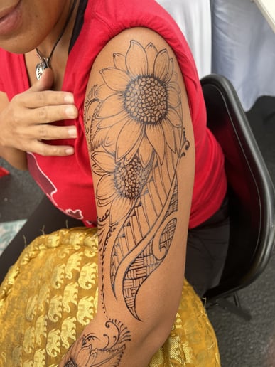 Gallery photo 6 of Desert Flower Henna