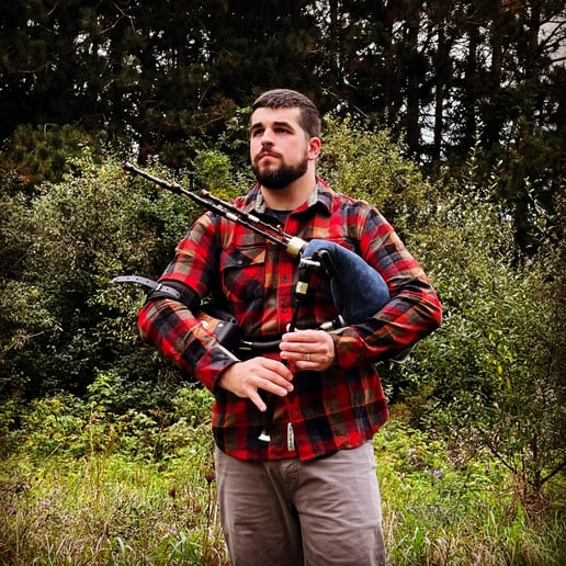 Gallery photo 1 of Detroit Bagpipes