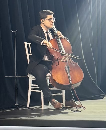 Gallery photo 3 of DeuStrings