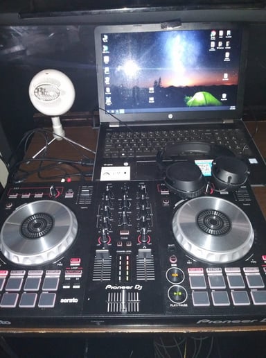 Gallery photo 3 of DJ Deelight