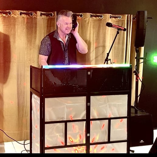Gallery photo 1 of Devin Leigh Dj music for any event