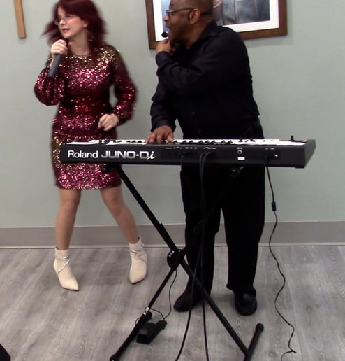 Gallery photo 4 of DeVoe Music Party Band