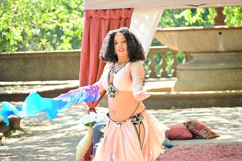 Gallery photo 1 of Dezere Raqs