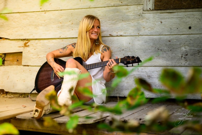 Gallery photo 3 of Dezzie Renae