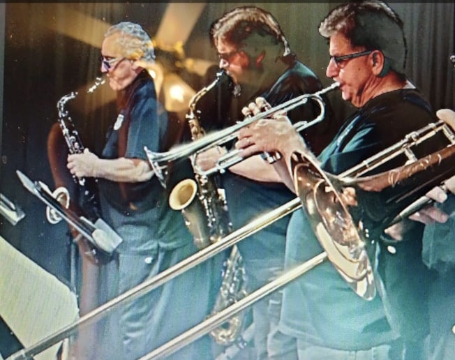 Gallery photo 6 of Diamond Cut Horns