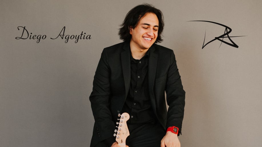 Gallery photo 2 of Diego Agoytia