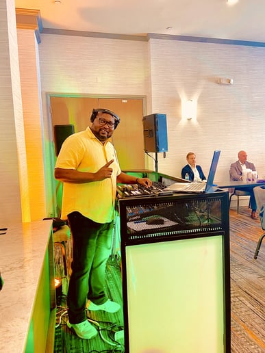 Gallery photo 1 of DJ Sos