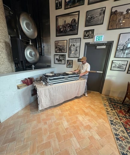 Gallery photo 2 of Discovery Records DJ Services