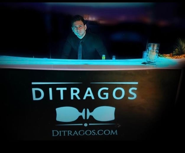 Gallery photo 2 of Ditragos- bartending services