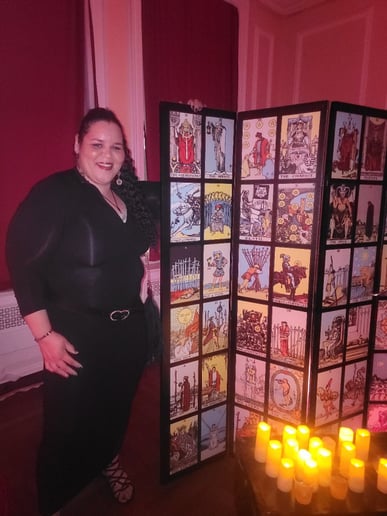 Gallery photo 4 of Kristen Tinsley Psychic Medium & Comedian