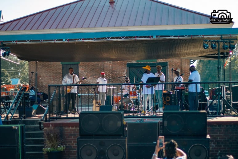 Gallery photo 5 of Band Of The South