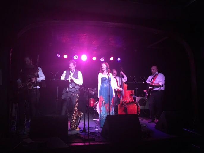 Gallery photo 1 of Dizzy With A Dame