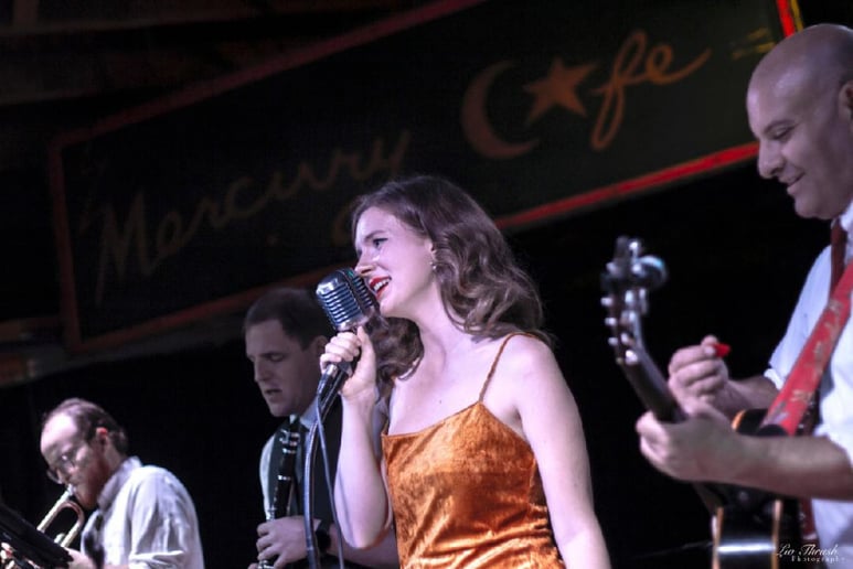 Gallery photo 3 of Dizzy With A Dame