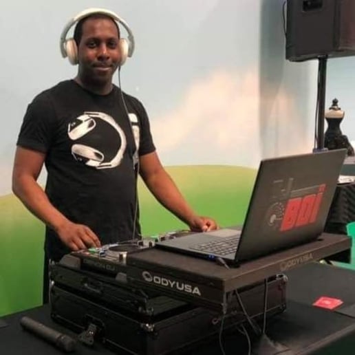 Gallery photo 2 of DJ-Gboi