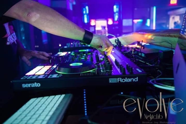 Gallery photo 2 of DJ-Sky