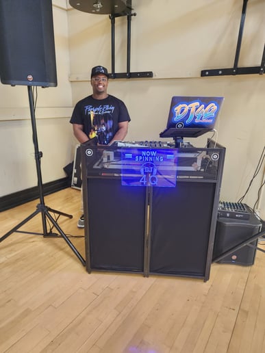 Gallery photo 7 of Dj4q