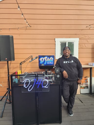 Gallery photo 8 of Dj4q