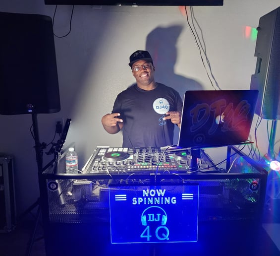 Gallery photo 9 of Dj4q