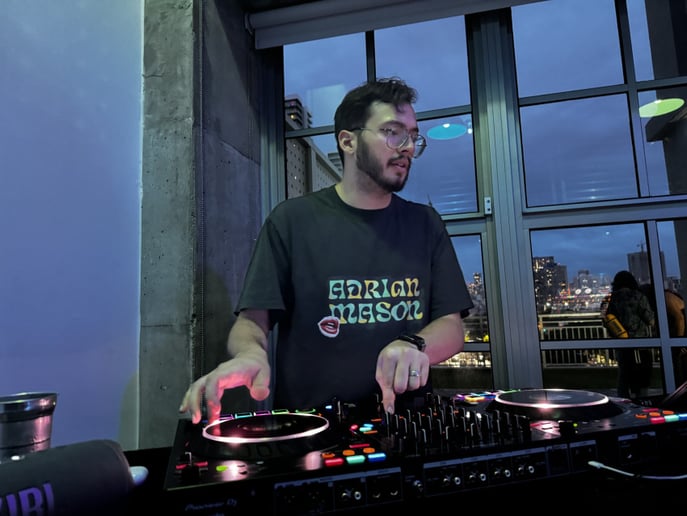 Gallery photo 1 of DJ Adrian Mason