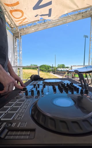 Gallery photo 3 of DJ Adrian Mason