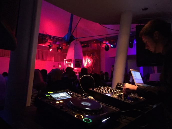 Gallery photo 7 of DJ Adrian Mason