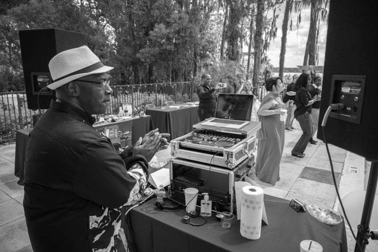 Gallery photo 1 of DJ Aj Simmons