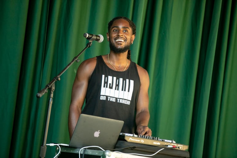 Gallery photo 4 of DJ Ajani