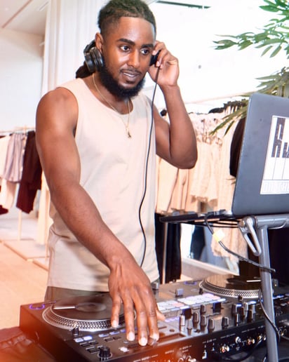 Gallery photo 3 of DJ Ajani