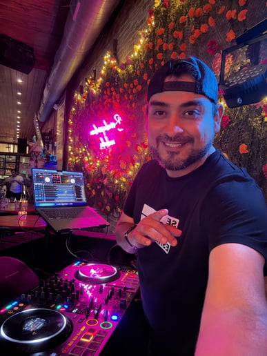 Gallery photo 7 of DJ Alan Guzman