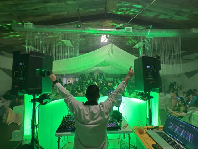 Gallery photo 8 of DJ Alan Guzman