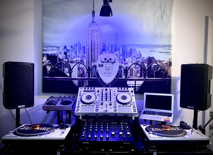 Gallery photo 2 of Dj Alo