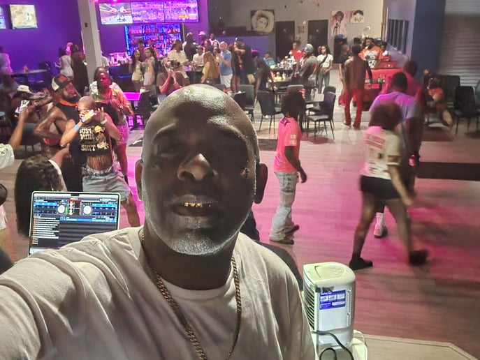 Gallery photo 1 of DJ Amazing B