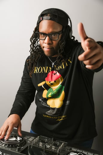 Gallery photo 5 of DJ APlus the Chemist
