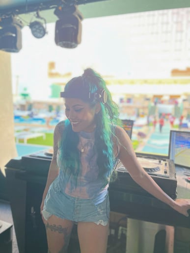 Gallery photo 10 of Dj Aravi