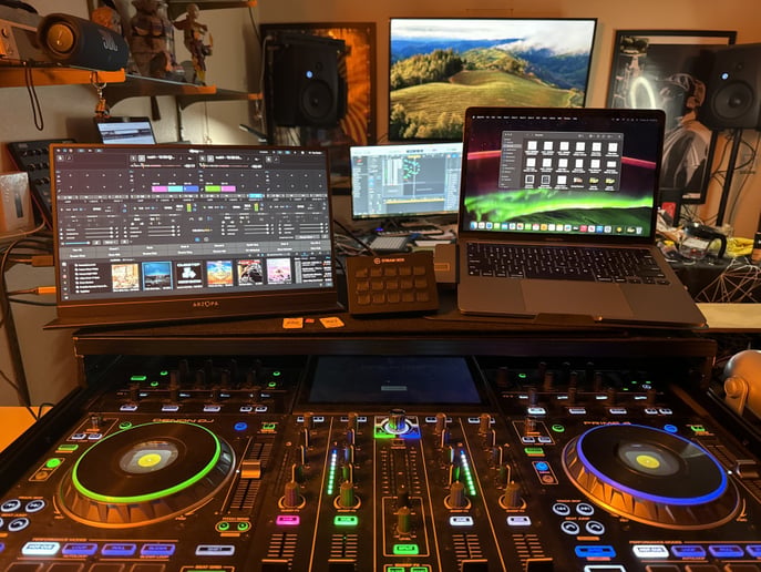 Gallery photo 2 of DJ Arcani reign