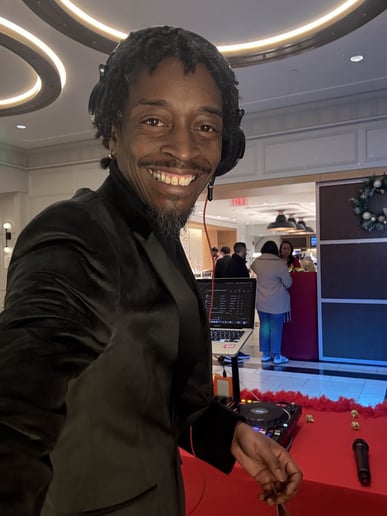 Gallery photo 1 of DJ ARTis
