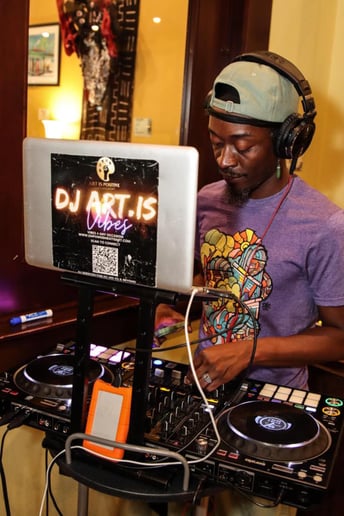 Gallery photo 2 of DJ ARTis