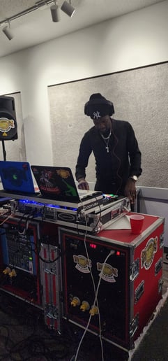Gallery photo 1 of Dj bello