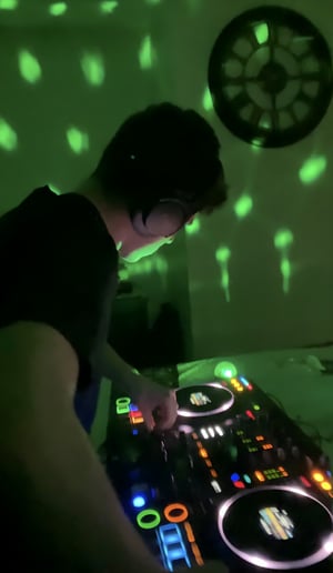 Gallery photo 1 of DJ Benny