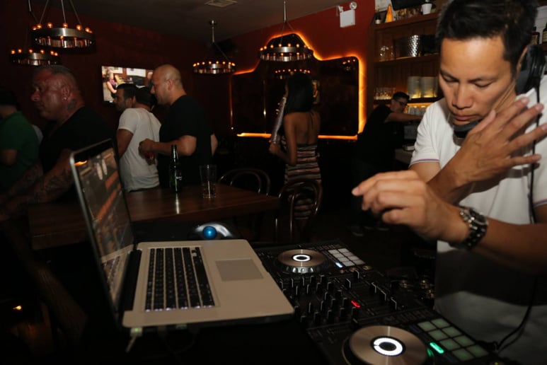 Gallery photo 5 of Dj Billybeatz