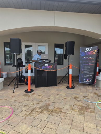 Gallery photo 2 of DJ Blendsz