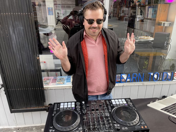Gallery photo 1 of DJ Branzino