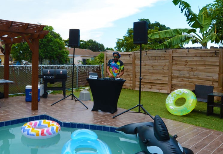 Gallery photo 10 of DJ Breakaway