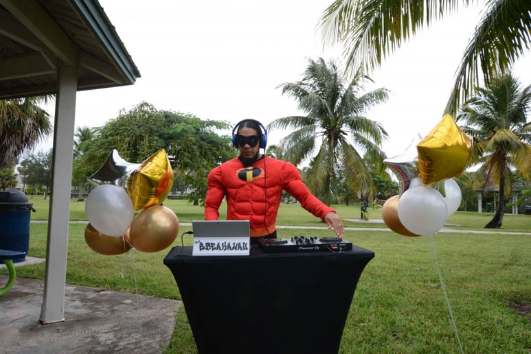 Gallery photo 13 of DJ Breakaway