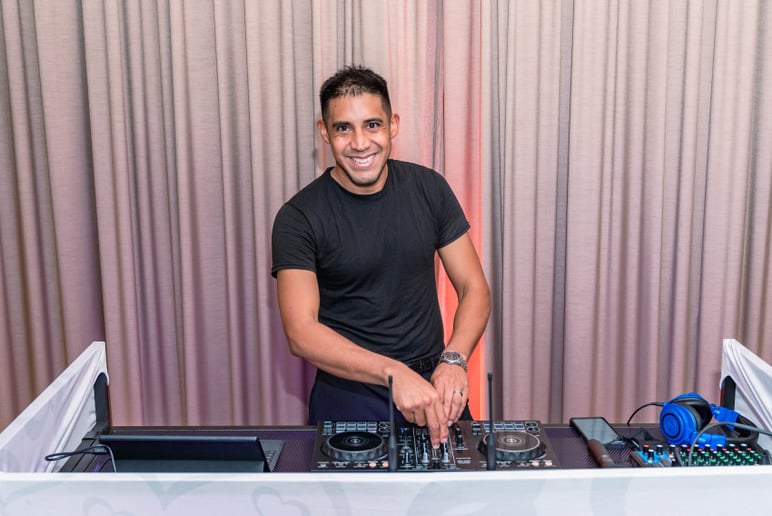 Gallery photo 5 of DJ Breakaway