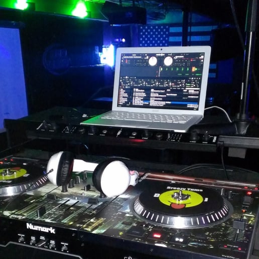 Gallery photo 3 of DJ Breezy Yums