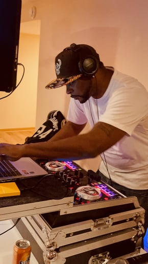 Gallery photo 31 of Dj Buck