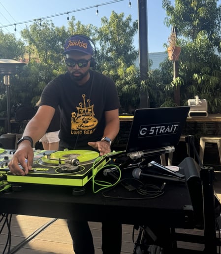 Gallery photo 1 of DJ C-Strait