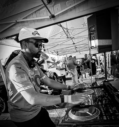 Gallery photo 8 of DJ C-Strait